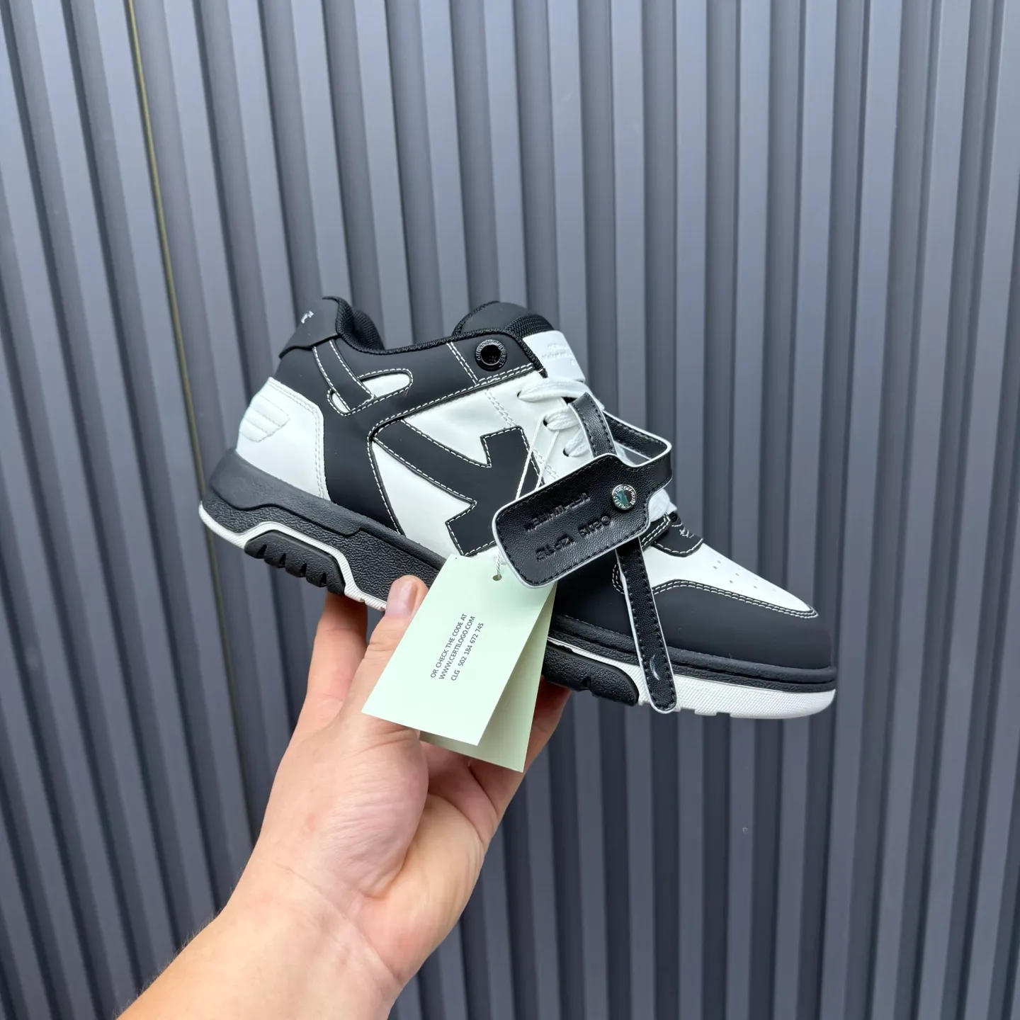 【off- white】P: 620💰Couple model👫, Size: 35-44 (Customized for men 38.45.46) High-quality version👊 "Out of office" series original molding, original lasting, production process 1:1 Original ➰OFF GRAY WHITE OW ➰ First-layer cowhide Imported skin-friendly and environmentally friendly polyester mesh Original molding high elastic and environmentally friendly molding pad Made with the original lasting process. The original molded rubber outsole (never yellows and deforms) has a super correct shape, bright color and strong three-dimensional effect👍. Packaging💯Full set of packaging synchronized with the official website (branded paper, certificate of quality, branded cloth bag)
